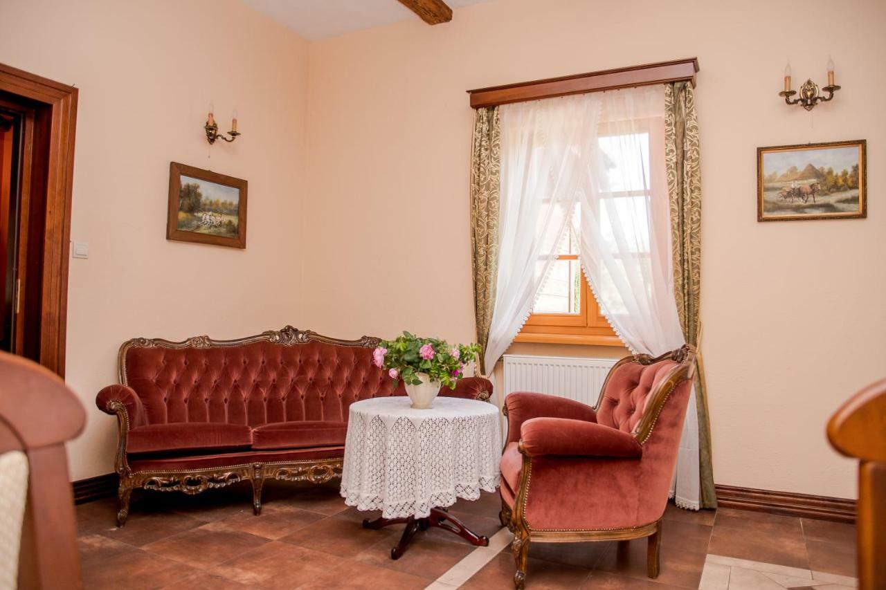 Hotel Dwor Woskrzenice Biała Podlaska Exterior foto